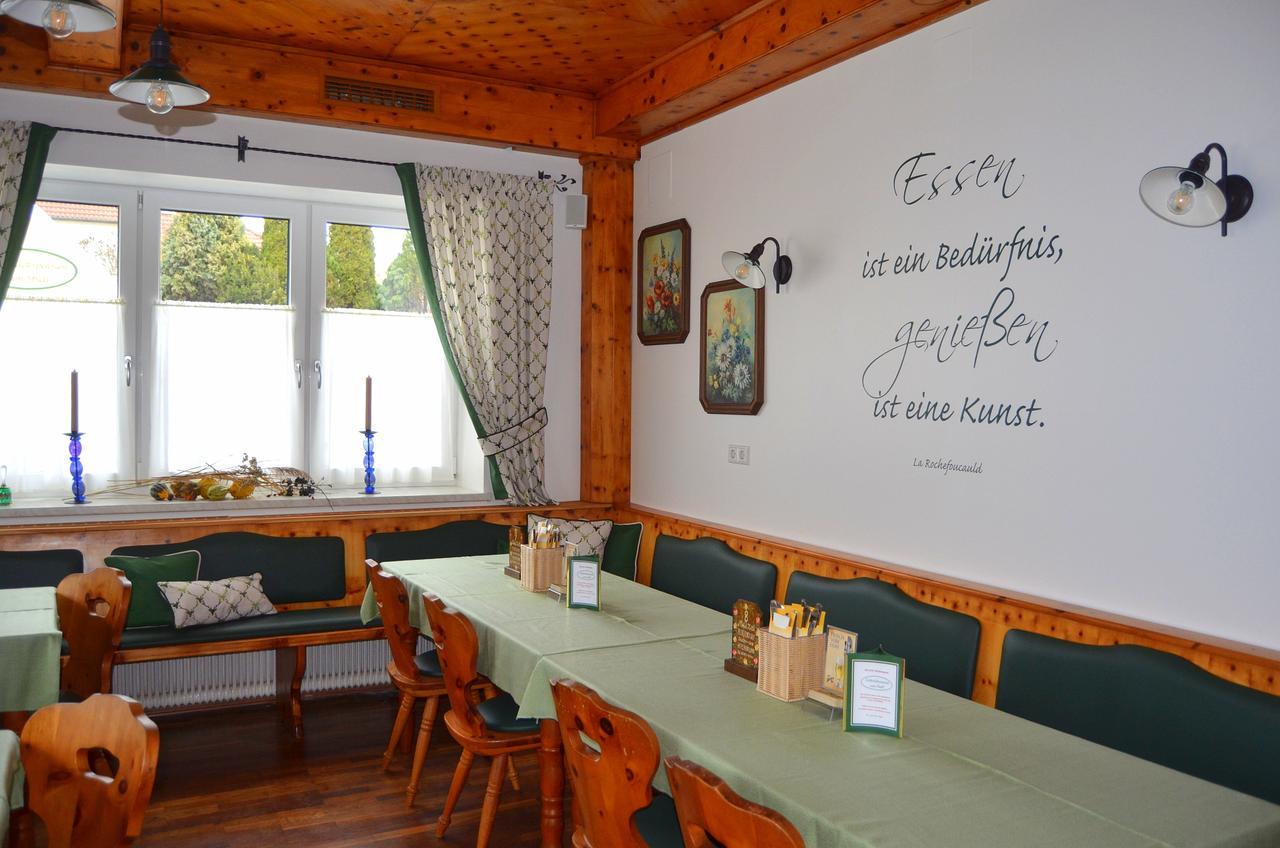 Pension Zum Strell Hollabrunn Exterior foto